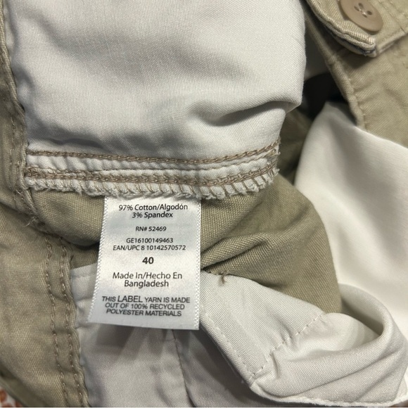 Bundle of 2 Pairs of Men’s George Cargo Shorts in Gray and Khaki, Size 40 - Picture 7 of 15